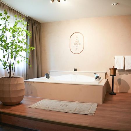 The Lodge Bed & Wellness Oisterwijk Sauna, Jacuzzi, Luxury Moergestel エクステリア 写真