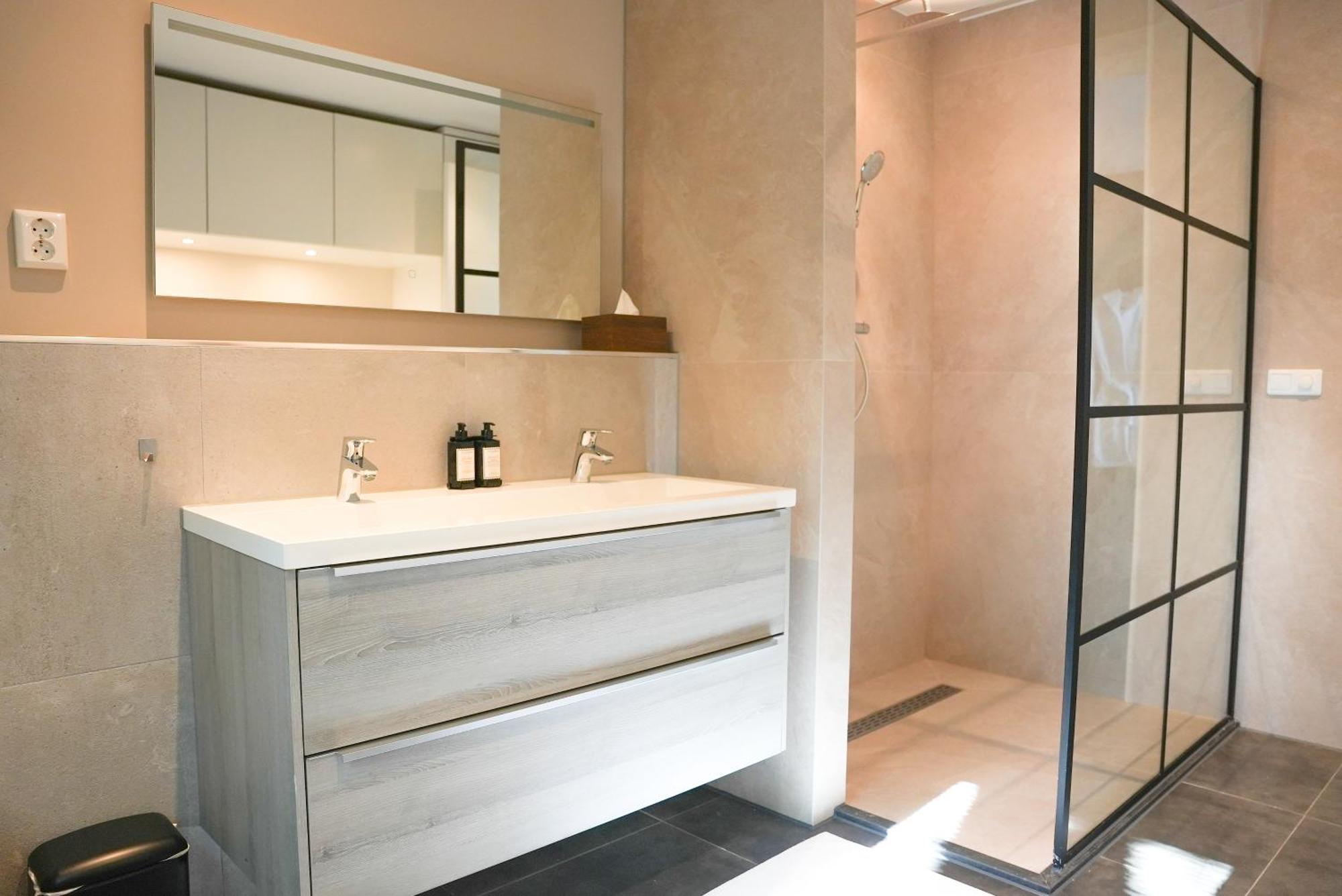 The Lodge Bed & Wellness Oisterwijk Sauna, Jacuzzi, Luxury Moergestel エクステリア 写真