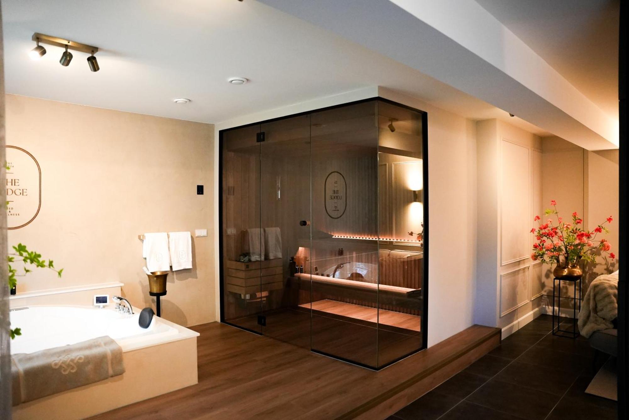 The Lodge Bed & Wellness Oisterwijk Sauna, Jacuzzi, Luxury Moergestel エクステリア 写真