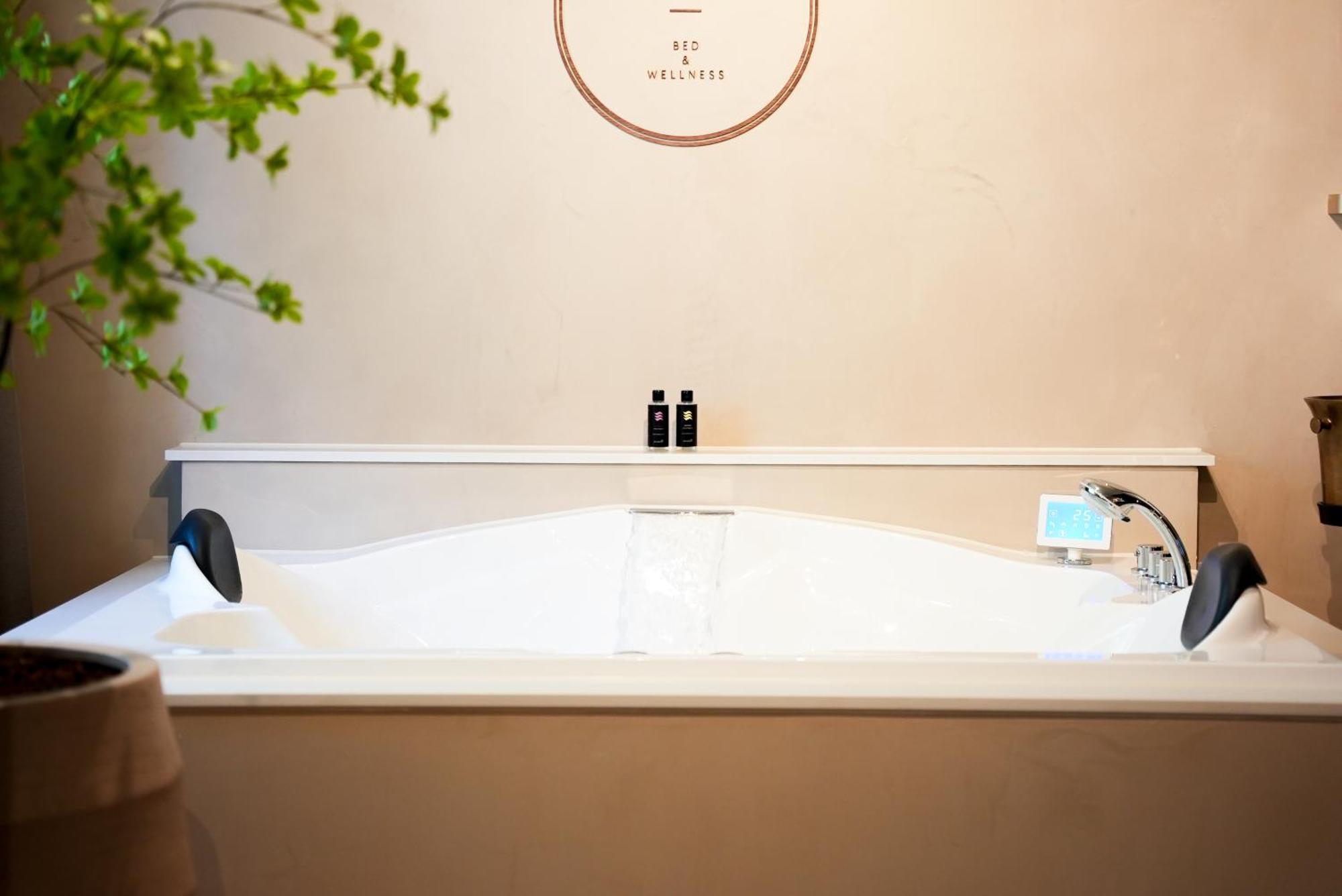 The Lodge Bed & Wellness Oisterwijk Sauna, Jacuzzi, Luxury Moergestel エクステリア 写真
